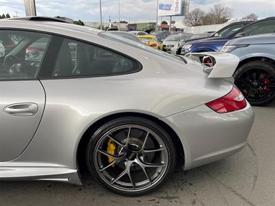 2005 Porsche 911 - Thumbnail