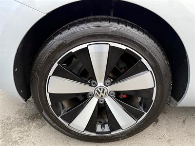 2013 Volkswagen Beetle - Thumbnail