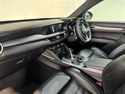 2018 Alfa Romeo Stelvio - Thumbnail