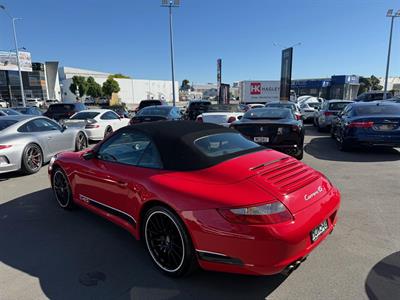 2005 Porsche 911 - Thumbnail