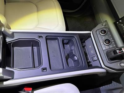 2022 Land Rover Defender - Thumbnail