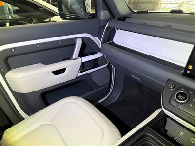 2022 Land Rover Defender - Thumbnail