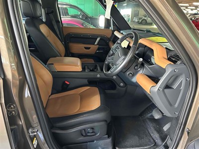 2023 Land Rover Defender - Thumbnail