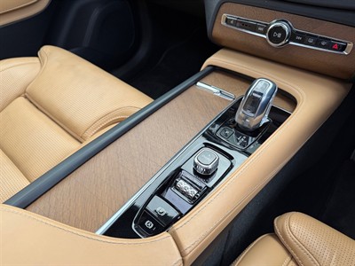 2016 Volvo XC90 - Thumbnail