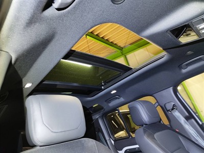 2023 Land Rover Defender - Thumbnail