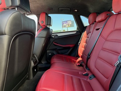 2016 Porsche Macan - Thumbnail