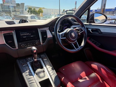 2016 Porsche Macan - Thumbnail