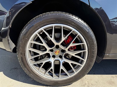 2016 Porsche Macan - Thumbnail