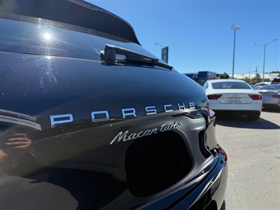 2016 Porsche Macan - Thumbnail