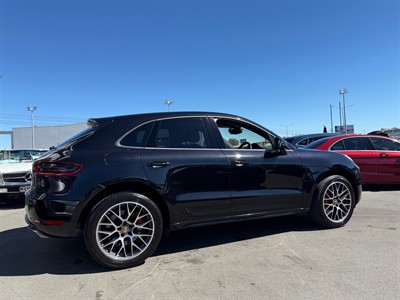2016 Porsche Macan - Thumbnail