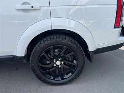 2015 Land Rover Discovery - Thumbnail