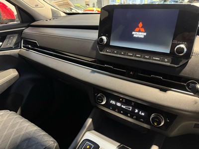 2021 Mitsubishi Outlander - Thumbnail