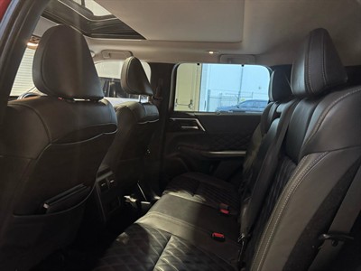 2021 Mitsubishi Outlander - Thumbnail