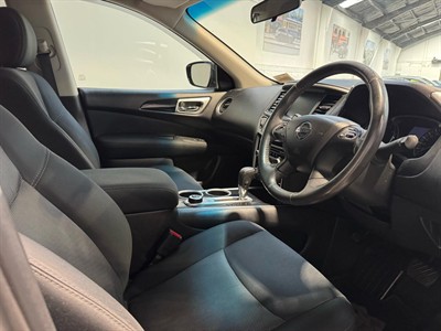 2017 Nissan Pathfinder - Thumbnail