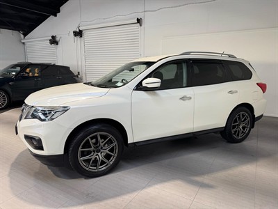2017 Nissan Pathfinder - Thumbnail