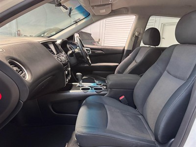 2017 Nissan Pathfinder - Thumbnail