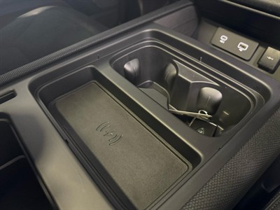 2023 Land Rover Defender - Thumbnail