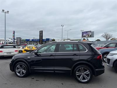 2018 Volkswagen Tiguan - Thumbnail
