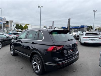 2018 Volkswagen Tiguan - Thumbnail