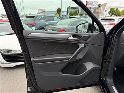 2018 Volkswagen Tiguan - Thumbnail