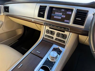 2013 Jaguar XF - Thumbnail
