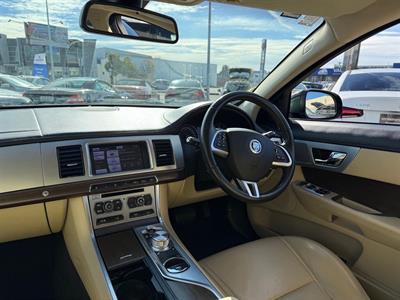 2013 Jaguar XF - Thumbnail