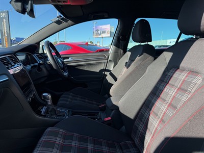 2019 Volkswagen Golf - Thumbnail