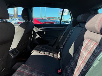 2019 Volkswagen Golf - Thumbnail