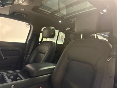 2023 Land Rover Defender - Thumbnail