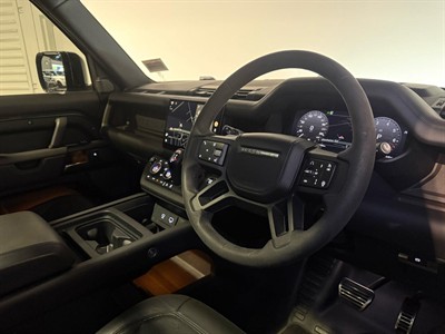 2023 Land Rover Defender - Thumbnail