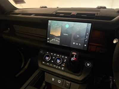 2023 Land Rover Defender - Thumbnail
