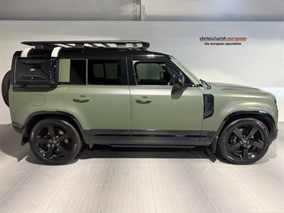 2023 Land Rover Defender - Thumbnail