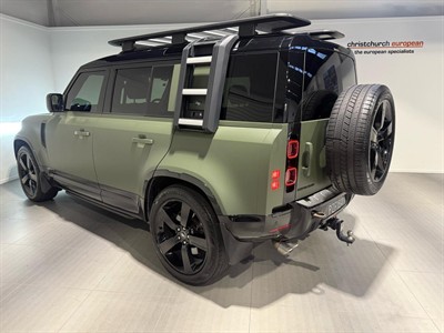 2023 Land Rover Defender - Thumbnail