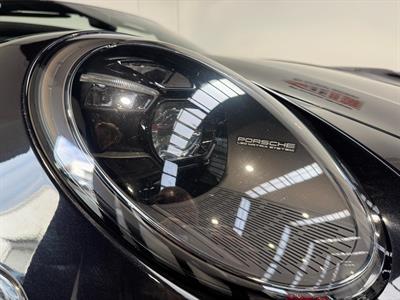 2022 Porsche 911 - Thumbnail