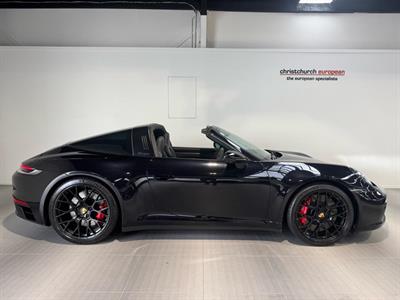 2022 Porsche 911 - Thumbnail