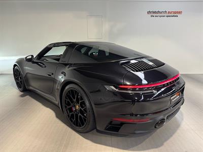 2022 Porsche 911 - Thumbnail