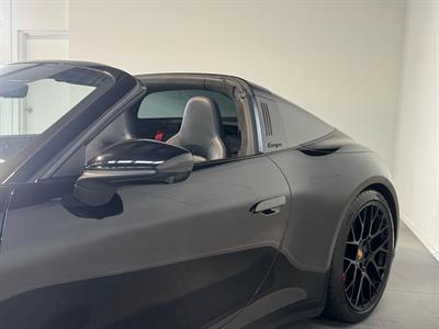 2022 Porsche 911 - Thumbnail