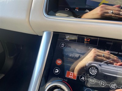 2018 Land Rover Range Rover - Thumbnail