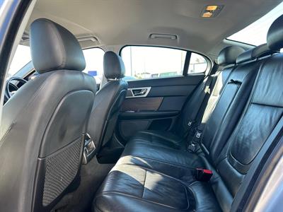 2012 Jaguar XF - Thumbnail