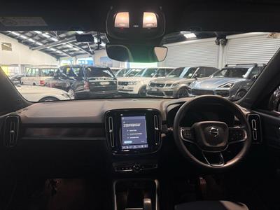 2023 Volvo XC40 - Thumbnail