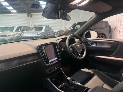 2023 Volvo XC40 - Thumbnail