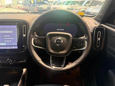 2023 Volvo XC40 - Thumbnail