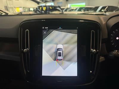 2023 Volvo XC40 - Thumbnail