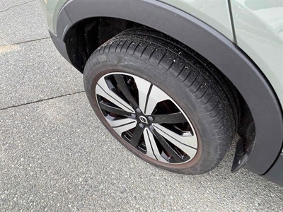 2023 Volvo XC40 - Thumbnail