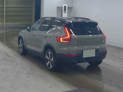 2023 Volvo XC40 - Thumbnail