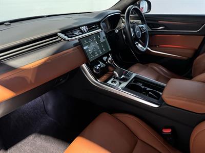 2022 Jaguar XF - Thumbnail