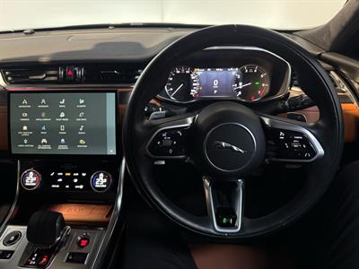 2022 Jaguar XF - Thumbnail