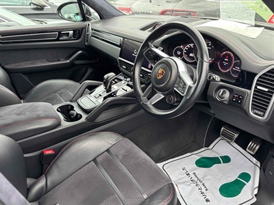 2020 Porsche Cayenne - Thumbnail