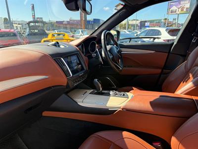 2017 Maserati Levante - Thumbnail