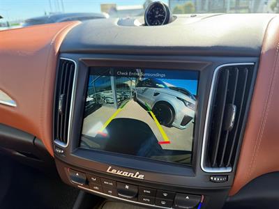 2017 Maserati Levante - Thumbnail